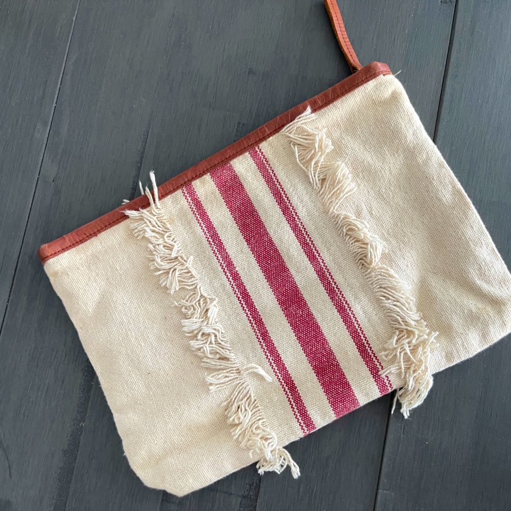 Mango Clutch